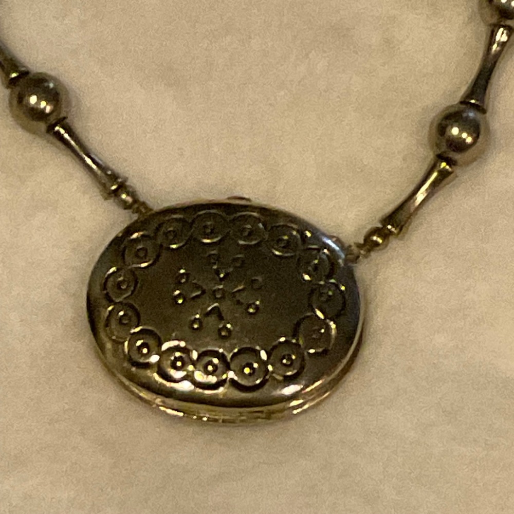 Este Lauder Moonsilver Solid Parfume Locket Penda… - image 3